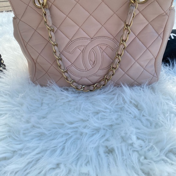 🚫SOLD🚫Authentic Chanel Timeless Petit Tote - Picture 2 of 16
